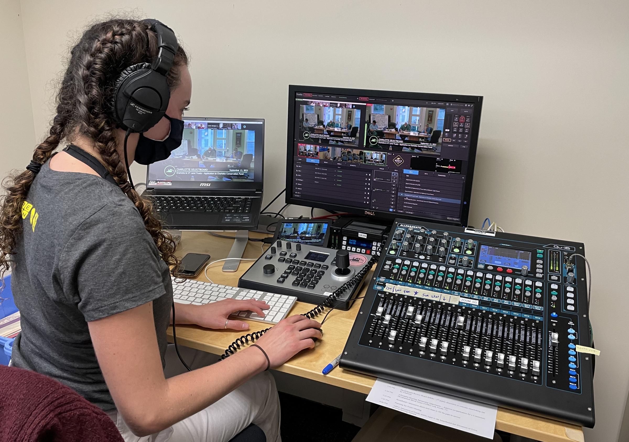 Nora livestreams a municipal meeting
