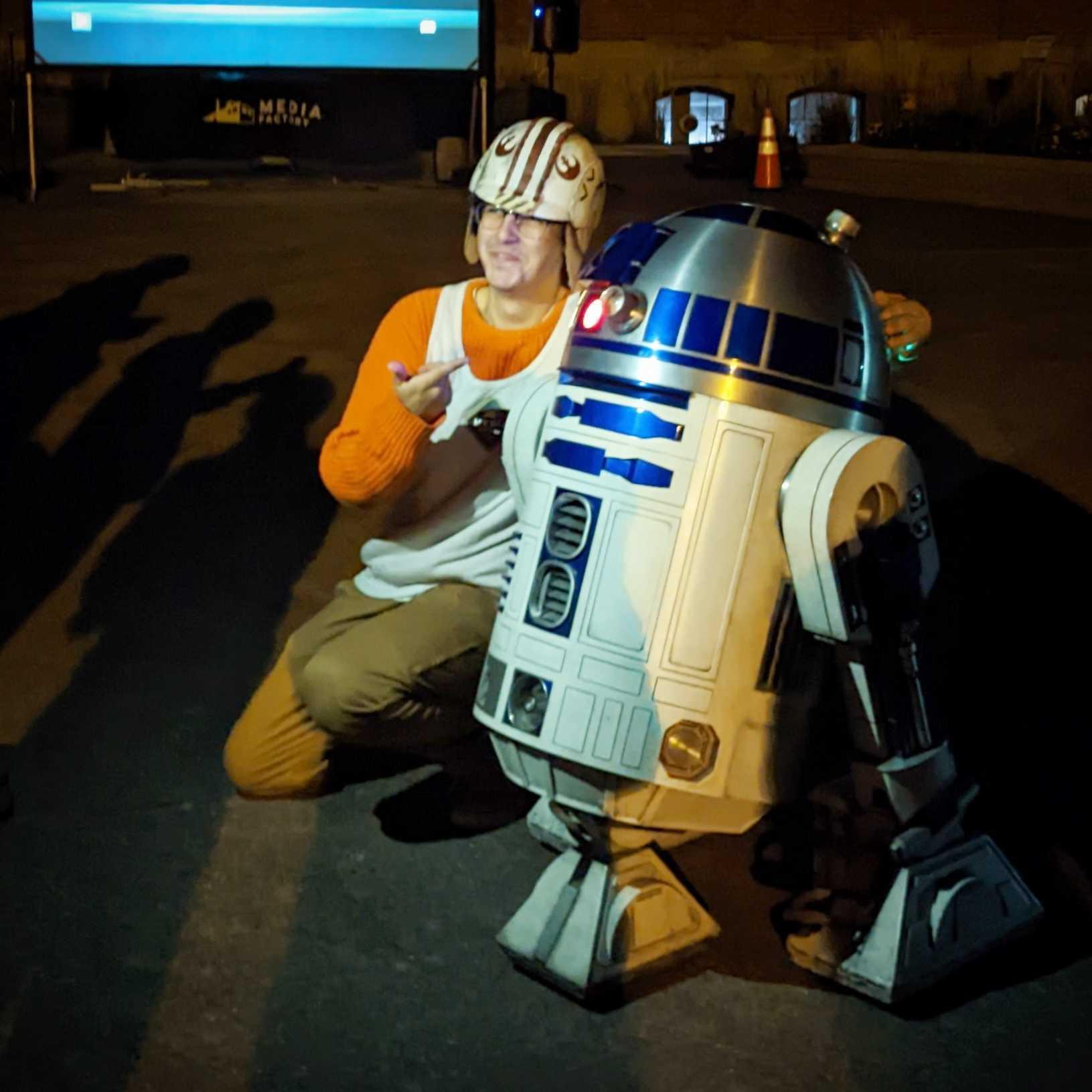 Max poses with R2 at the Burlington premiere
